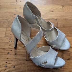 Life Stride Women's Metallic Silver Heels